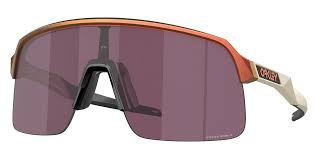 OAKLEY MEN'S OO9463A SUTRO LITE LOW BRIDGE FIT RECTANGULAR SUNGLASSES, MATTE RED GOLD COLORSHIFT/PRIZM ROAD BLACK, 39