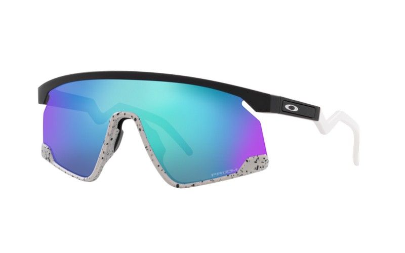 OAKLEY UNISEX SUNGLASSES MATTE BLACK FRAME, PRIZM SAPPHIRE LENSES, 39